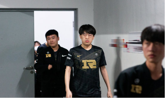 表现持续高 表现持续高